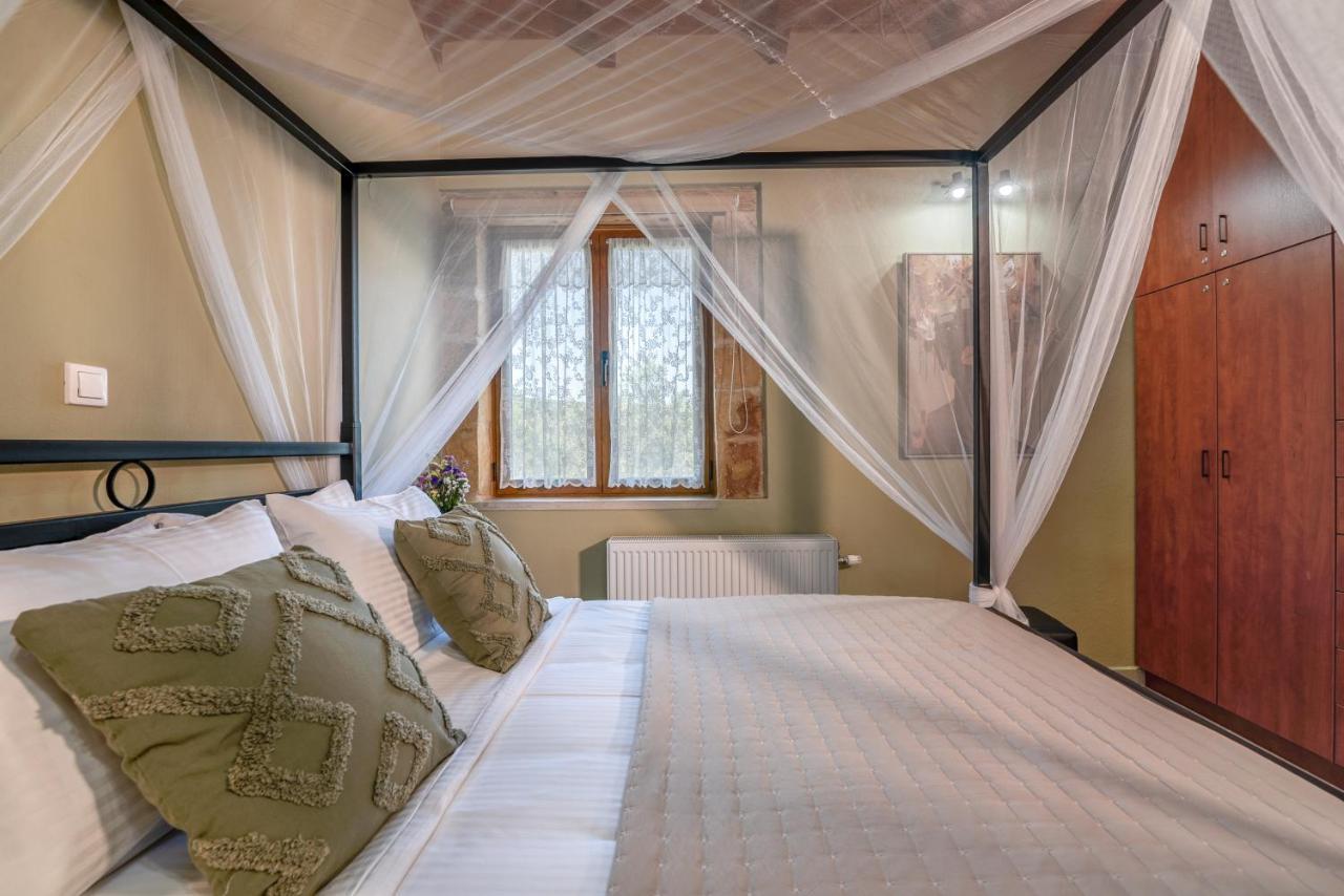 Anthea Holiday home Kaloudhiana